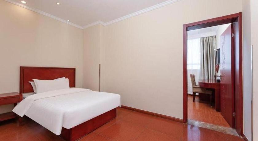 Greentree Inn Suzhou Railway Station North Square Haobainian Wedding Dress City Express Hotel Exterior photo