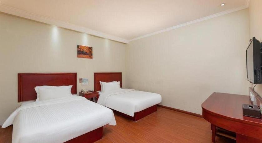 Greentree Inn Suzhou Railway Station North Square Haobainian Wedding Dress City Express Hotel Exterior photo