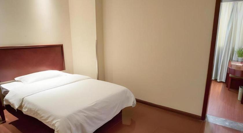 Greentree Inn Suzhou Railway Station North Square Haobainian Wedding Dress City Express Hotel Exterior photo